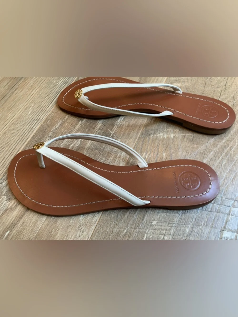 Tory Burch White Leather Thong Sandals with Gold Logo - 11 - Picture 5 of 9